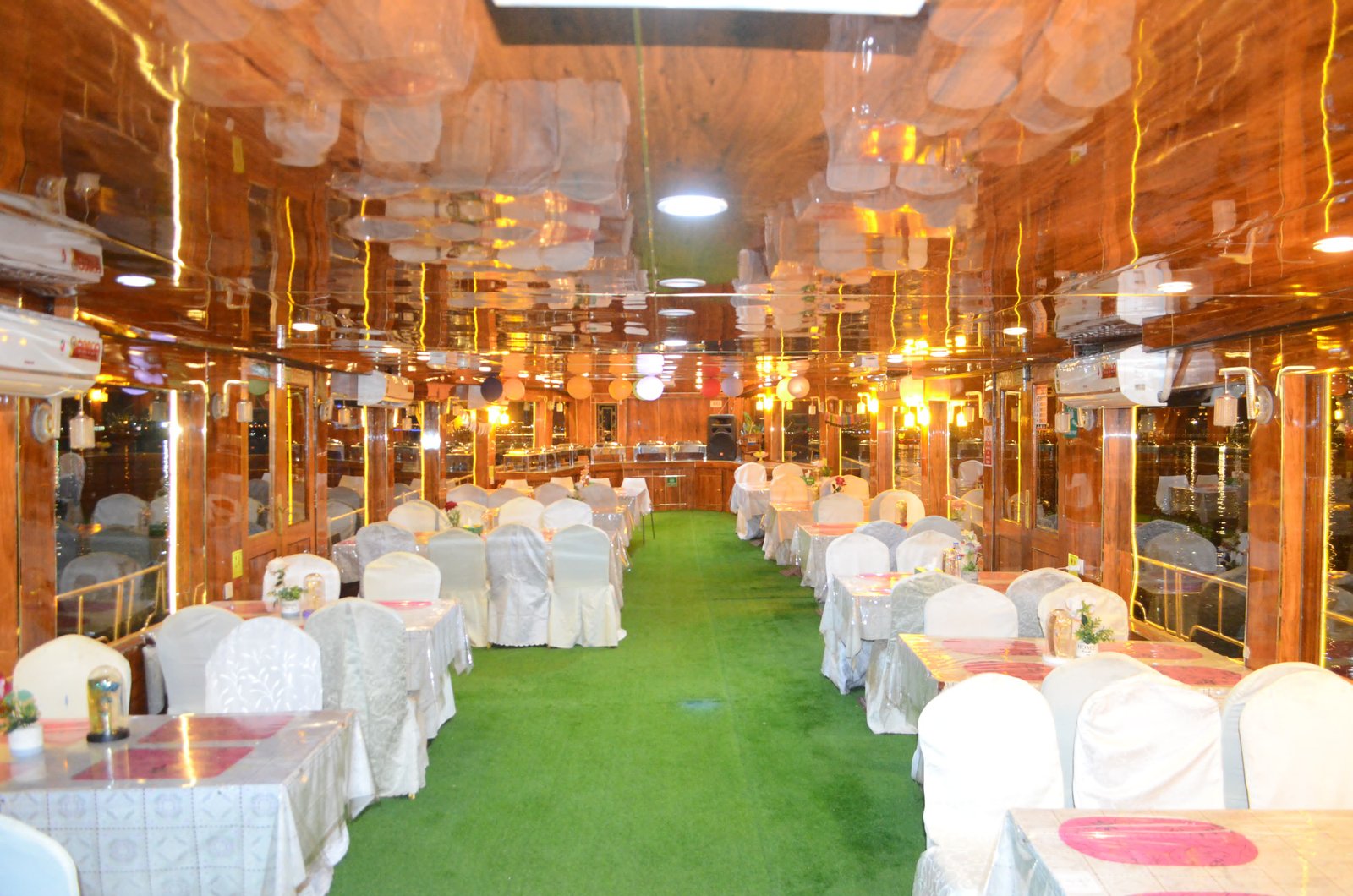 Dhow Cruise Creek Dinner in Dubai